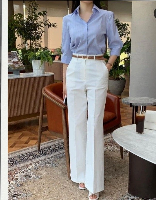 Oversized tee with wide-leg jeans