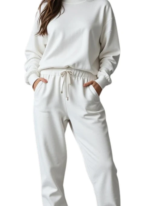 Coordinated Gym Outfits for Women Set: Matching tops and leggings create a cultured, stylish look.
